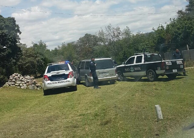 En persecución interceptan camioneta en Apetatitlán